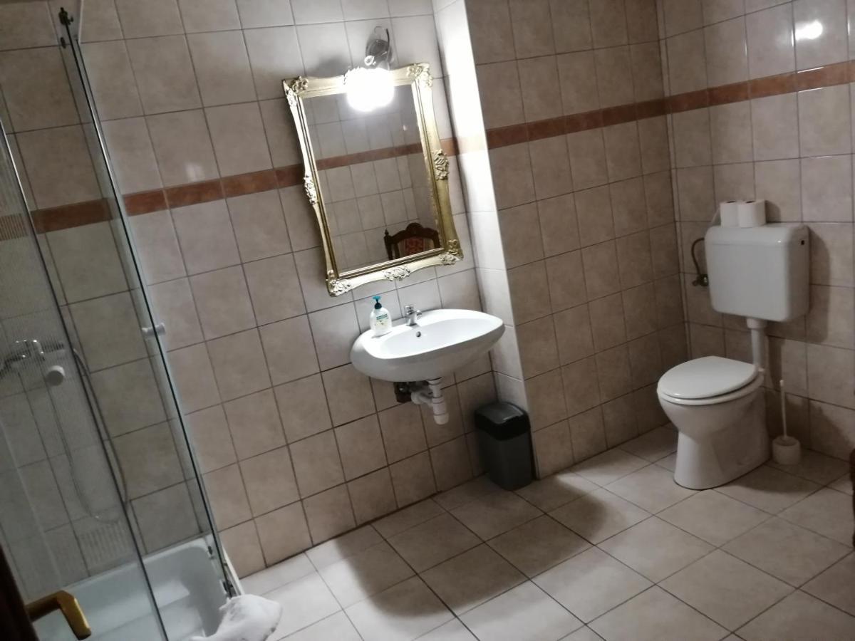 Korona Szallo Sárvár Eksteriør billede